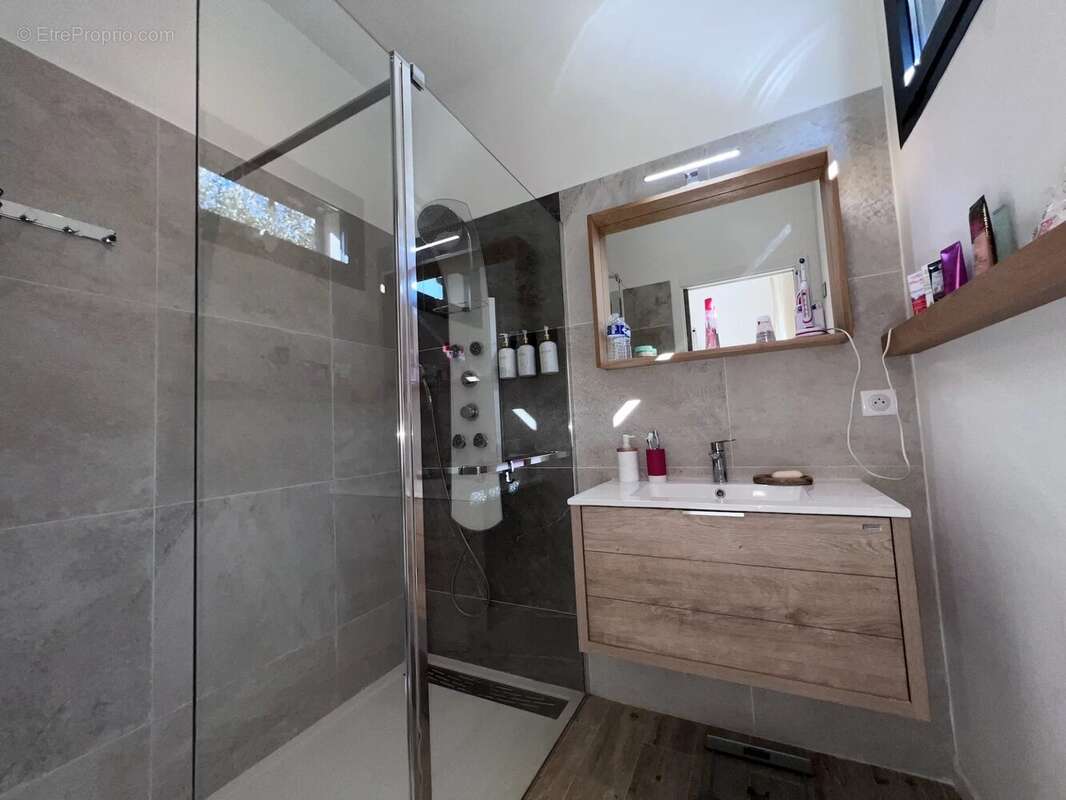 Maison à SOLLIES-TOUCAS