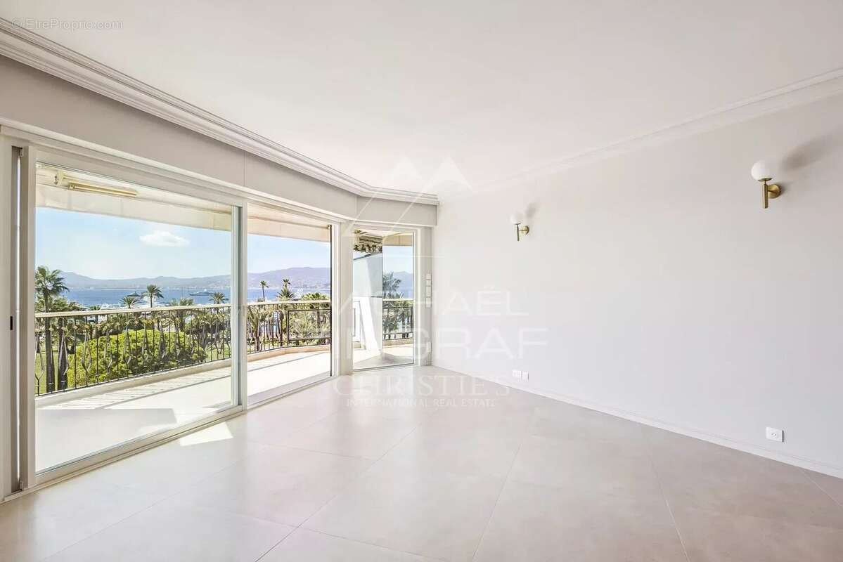 Cannes Croisette - Appartement 3 pièces vue mer exceptionnelle - photo 5