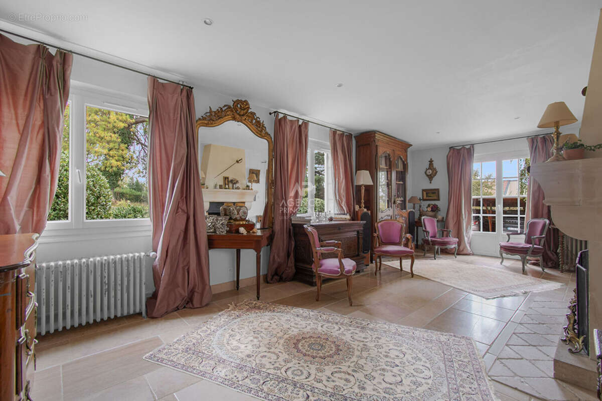 Maison à MAREIL-MARLY