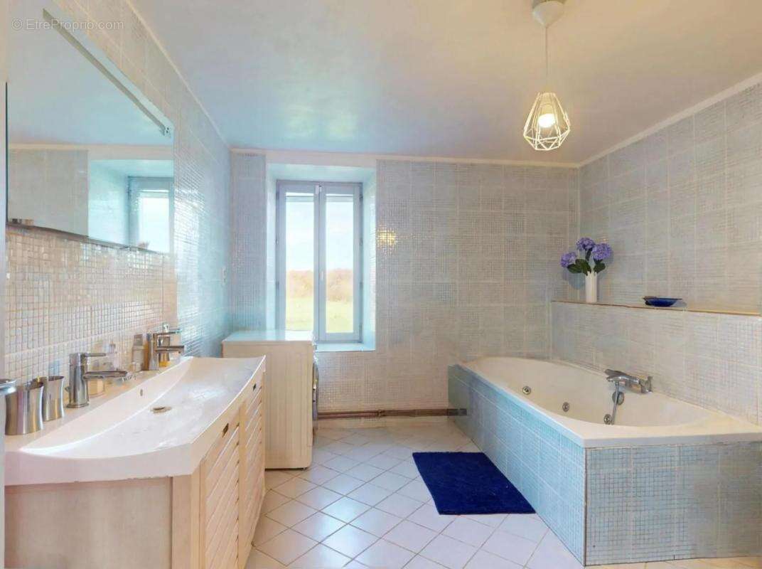 Maison à LAPEYROUSE