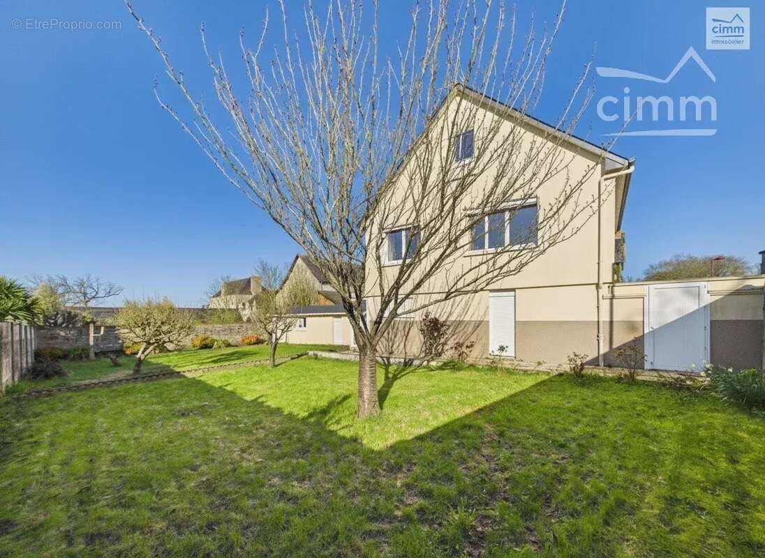 Maison à BOURG-DES-COMPTES