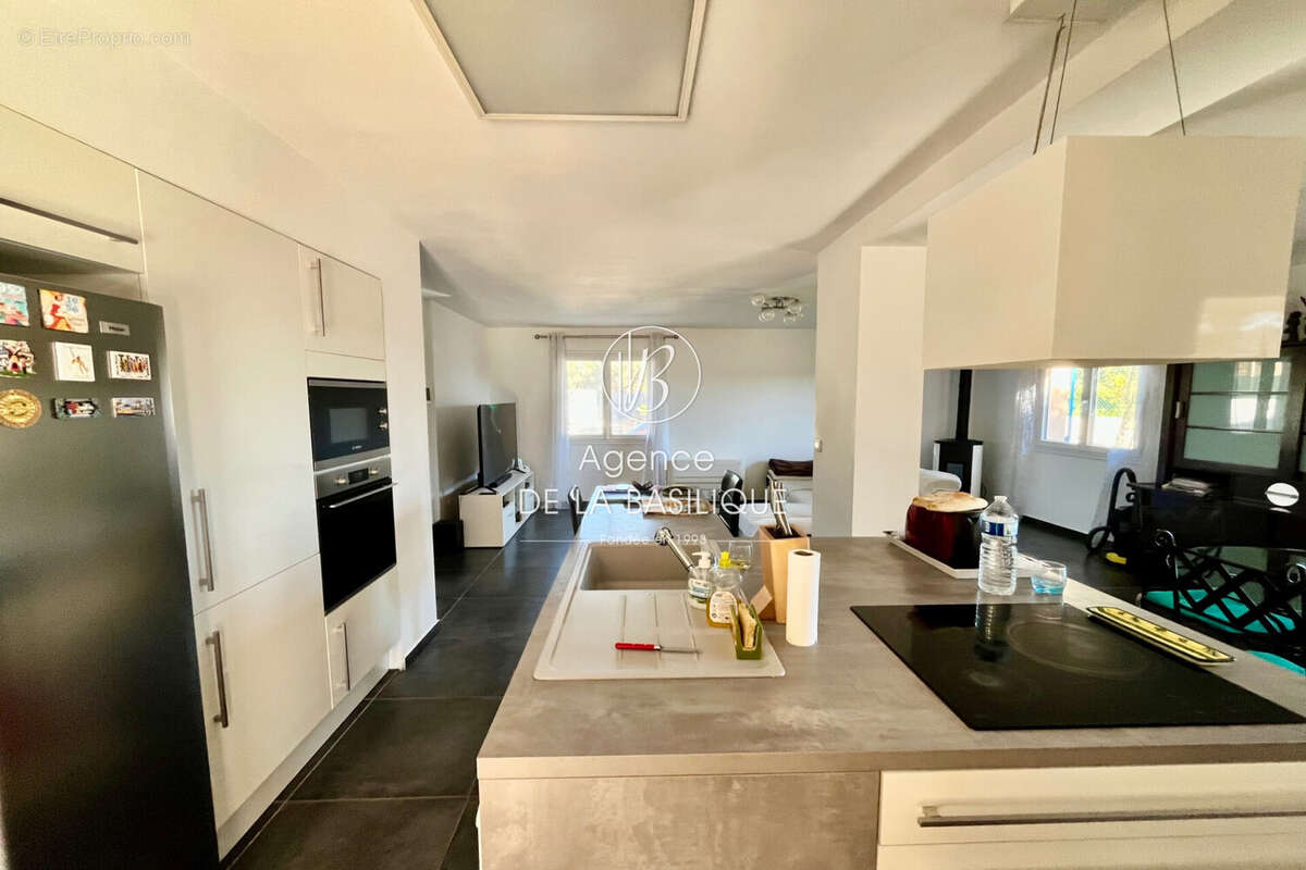 Maison à SAINT-MAXIMIN-LA-SAINTE-BAUME