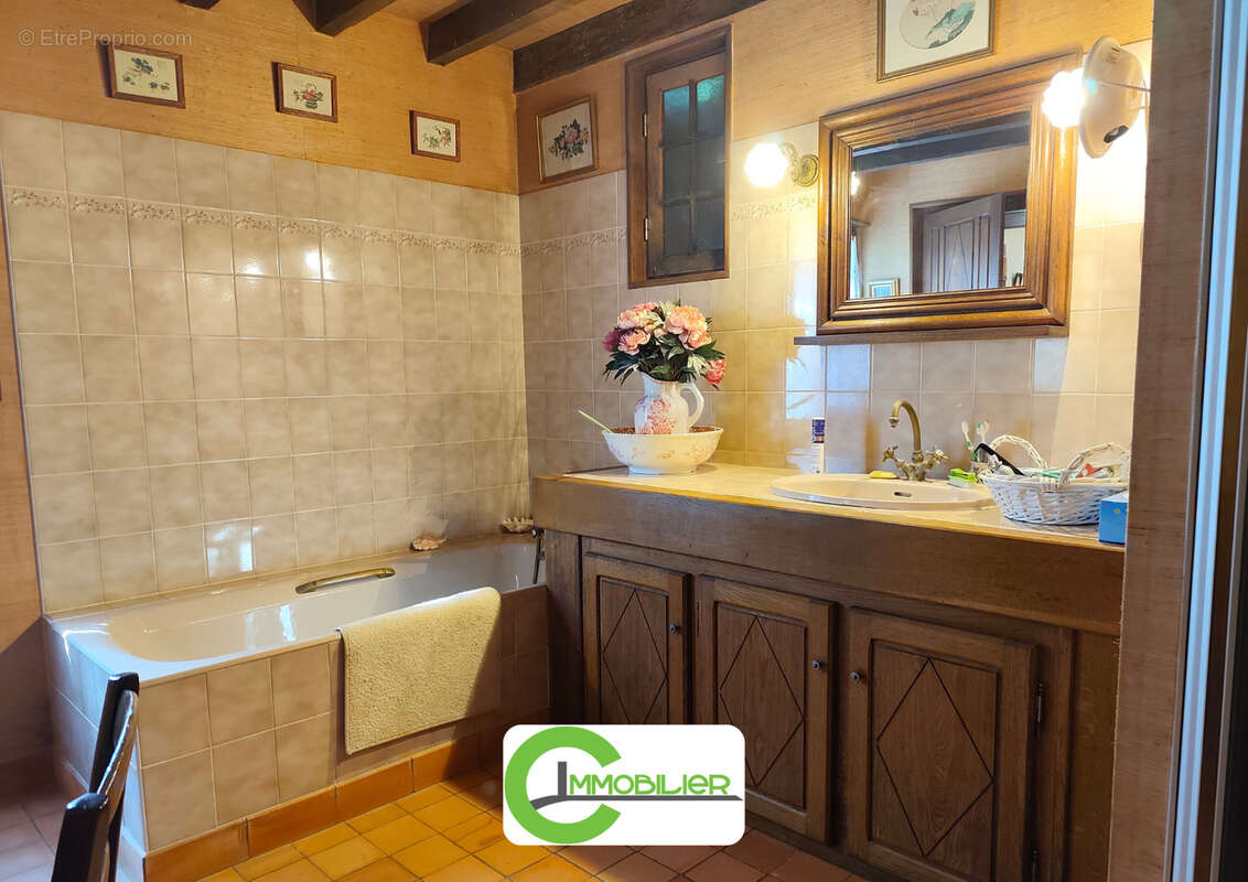 Maison à SEMUR-EN-VALLON