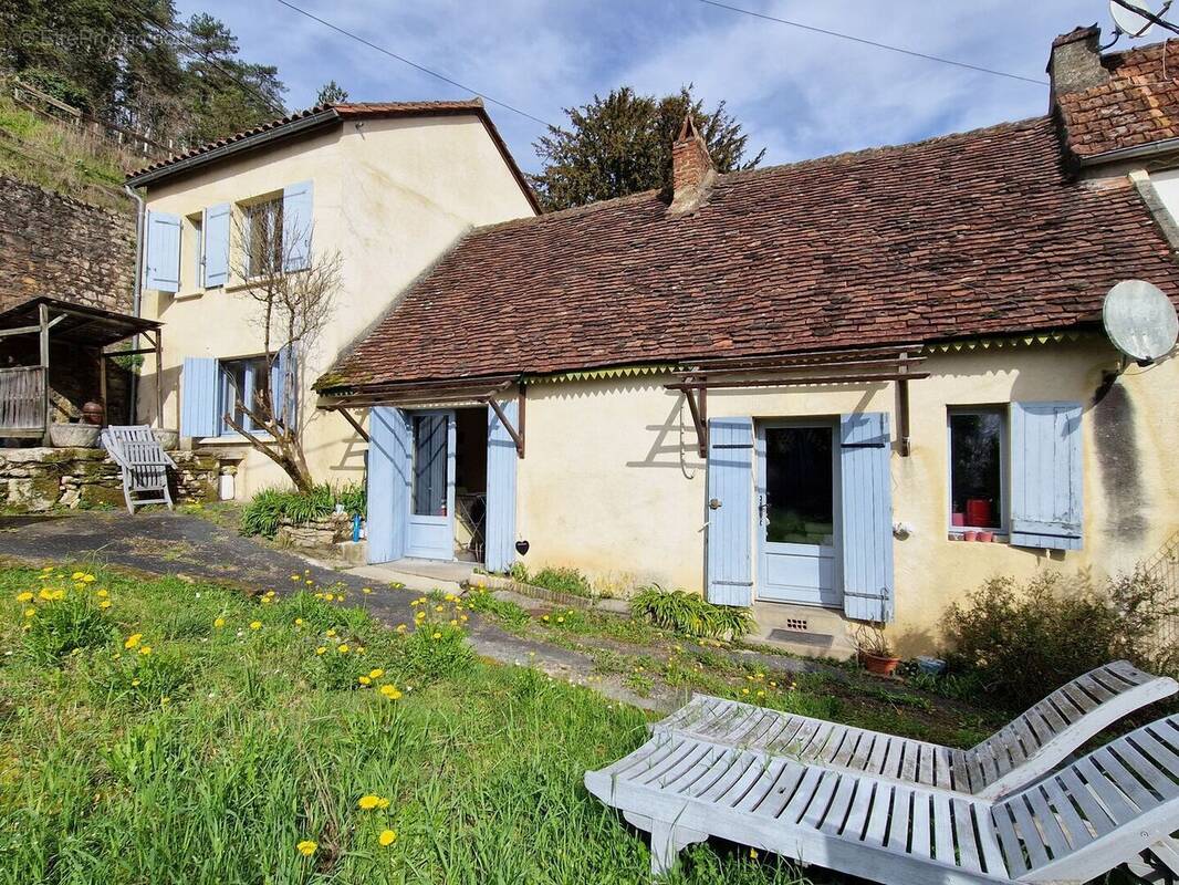 façade - Maison à LE BUGUE