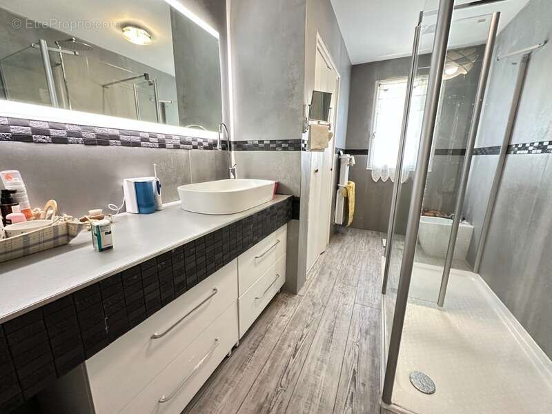 Appartement à GREOUX-LES-BAINS