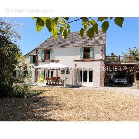 Maison à LA FERTE-LOUPIERE