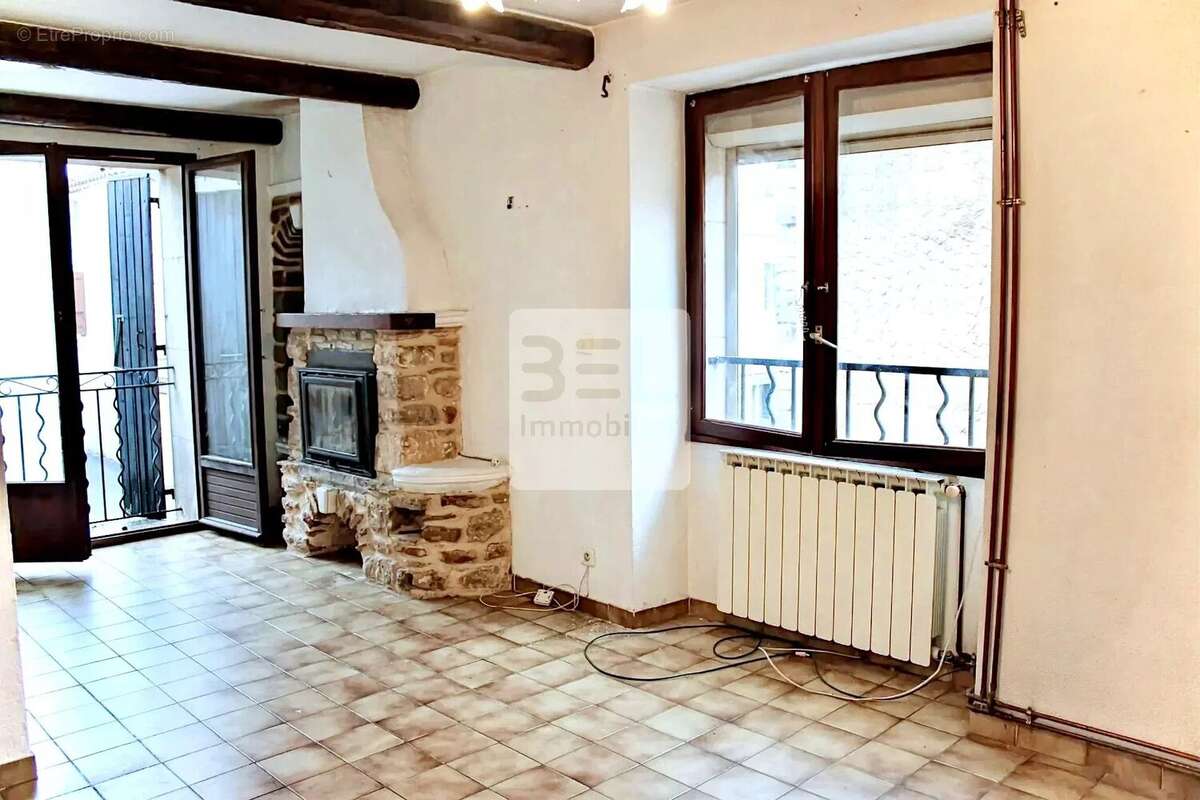 Appartement à LAUDUN-L'ARDOISE