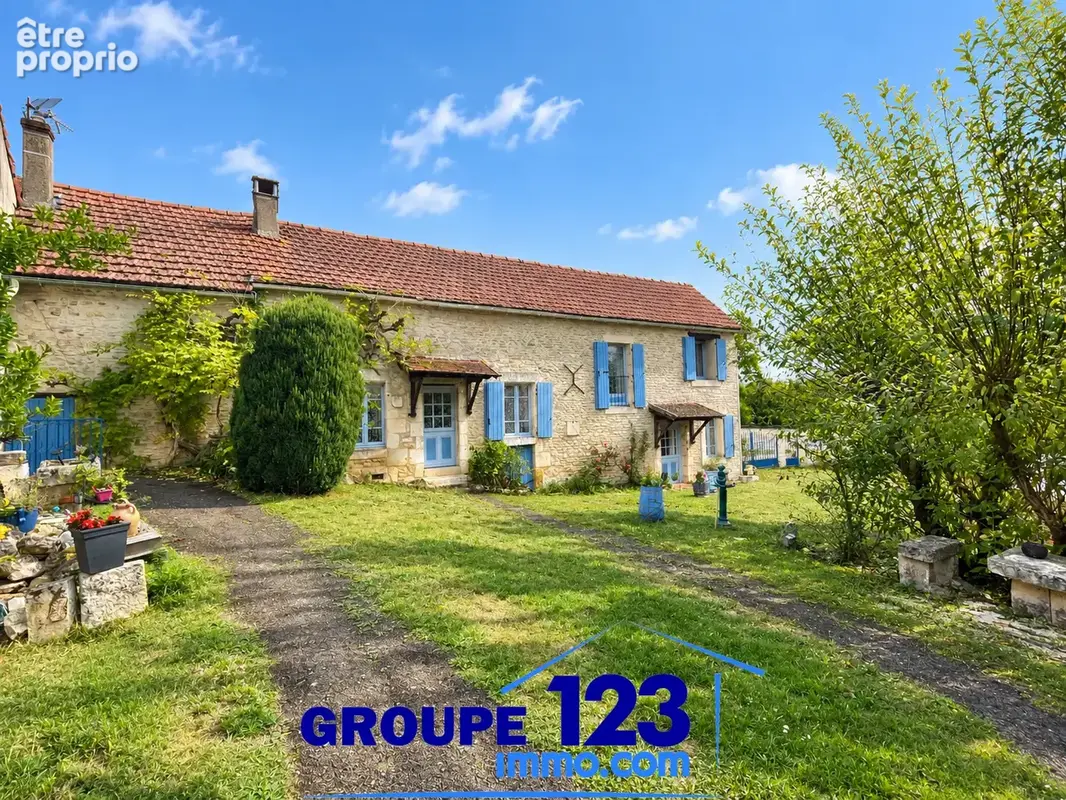 Au coeur de la Puisaye touristique, double longère de 390 m2 sur terrain de 2413m2 au calme - photo 1