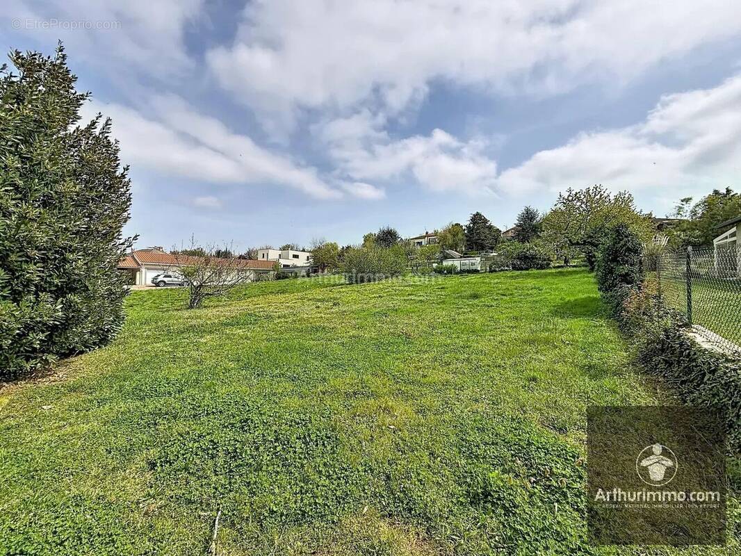 Terrain à COMMELLE-VERNAY