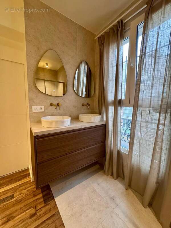 Appartement à LEVALLOIS-PERRET