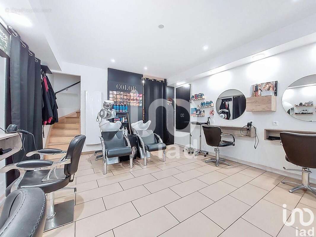 Photo 4 - Commerce à VILLEDIEU-LES-POELES