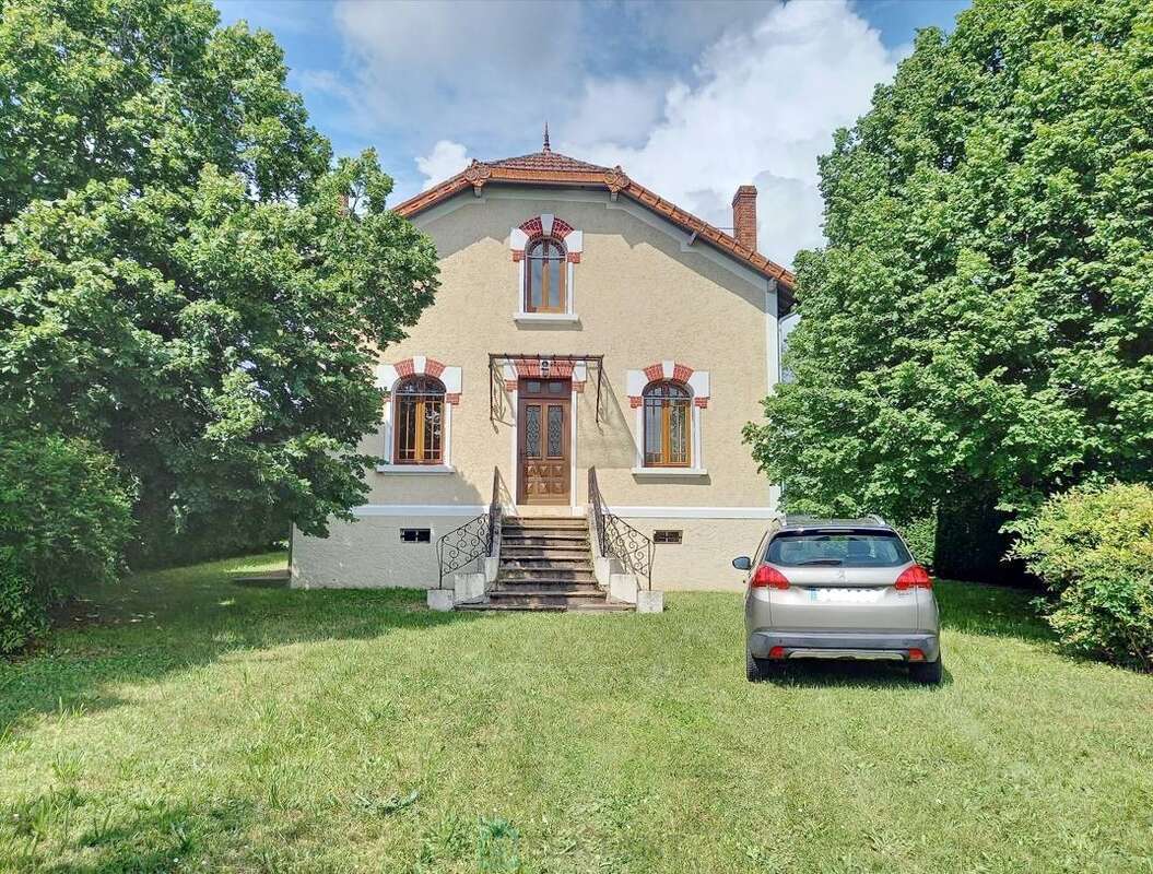 Au Bugue, maison de 129m² des années 30. - photo 2