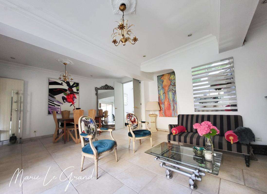 Maison 238 m² à Castres  - photo 2