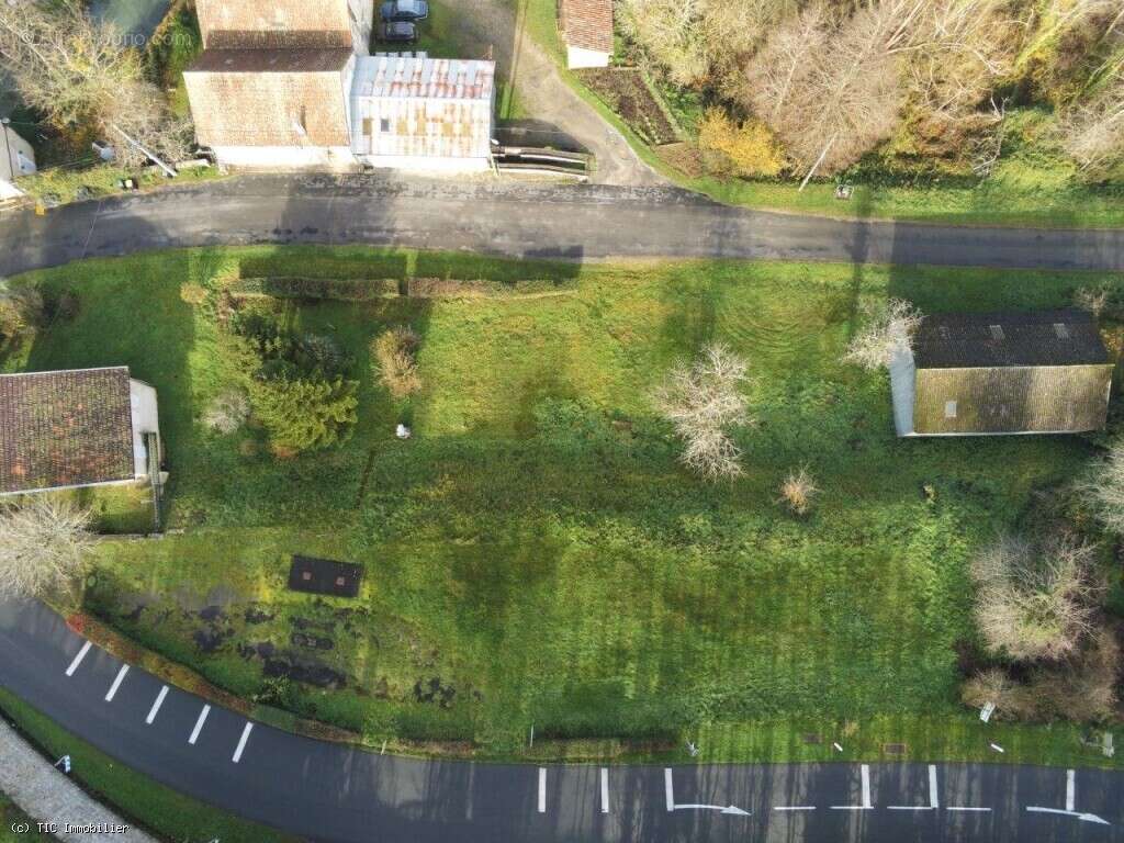 Maison à NANTEUIL-EN-VALLEE