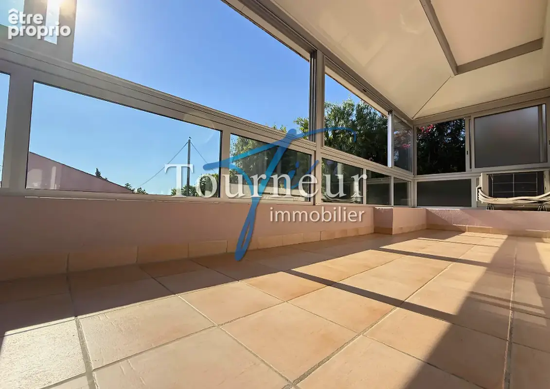 Six fours les lones a 100m plage t3 renove grande terrasse garage et cave - photo 2