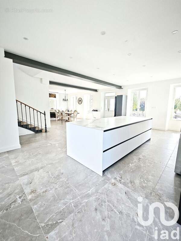 Photo 8 - Autre à CHAMPS-SUR-YONNE