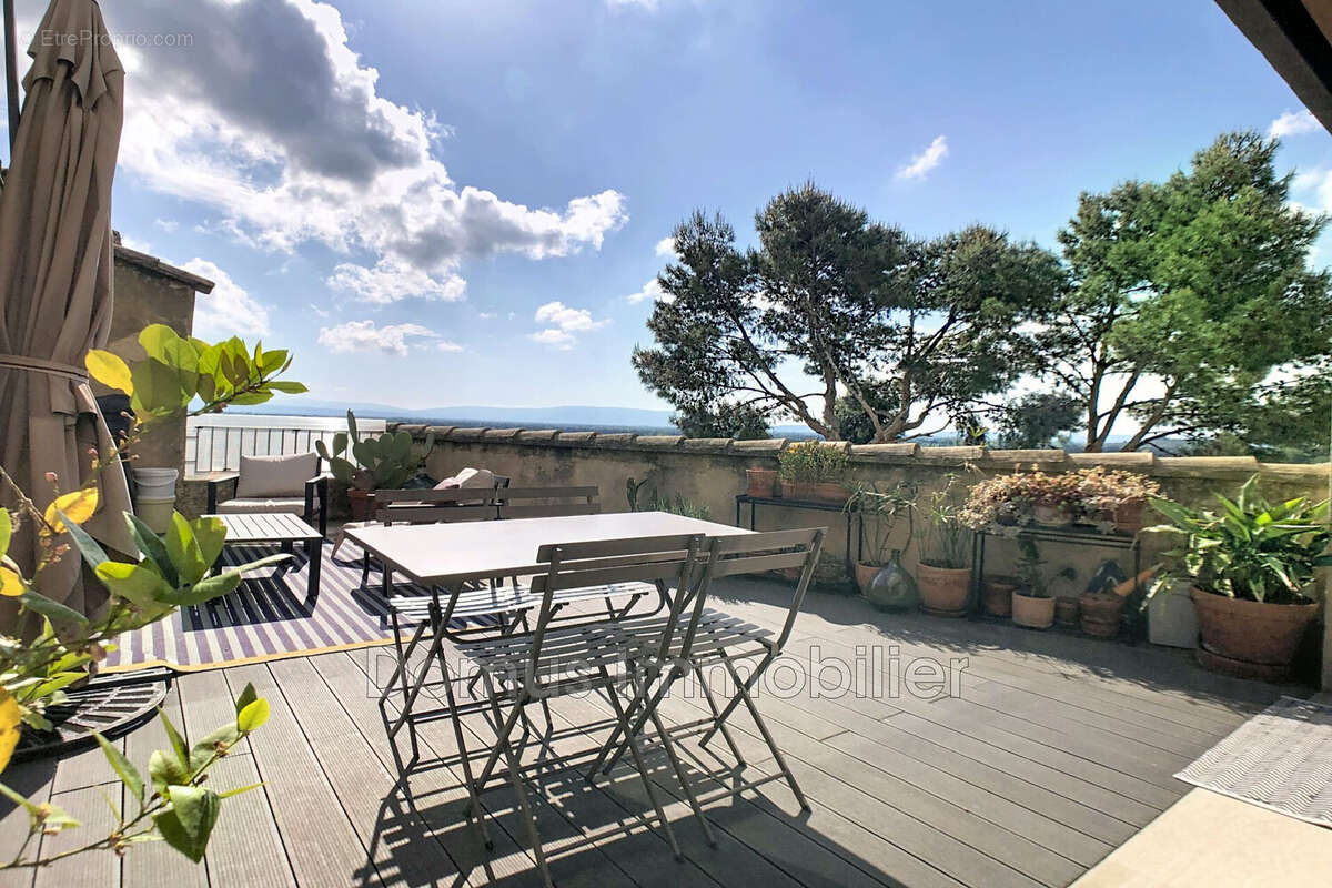 Appartement à CHATEAUNEUF-DE-GADAGNE