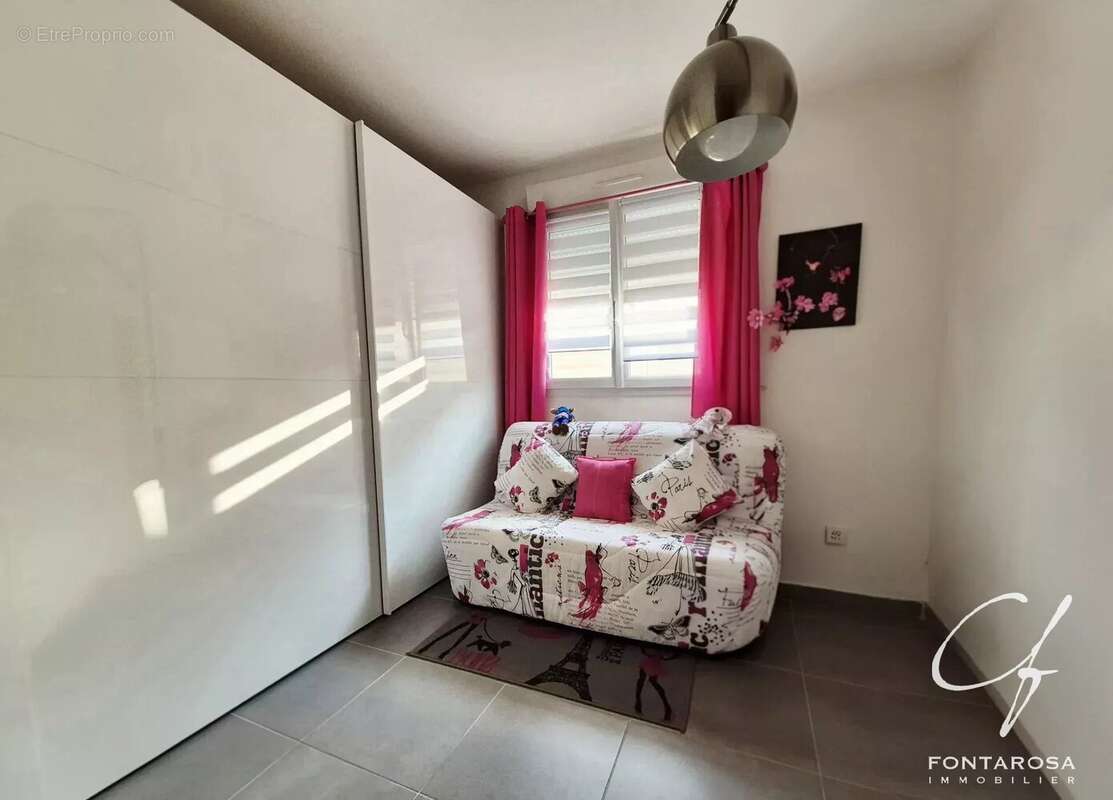 Maison à ROQUEBRUNE-SUR-ARGENS