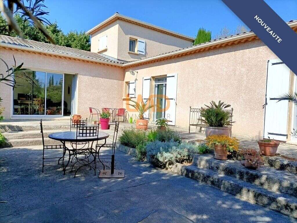 Maison à ENTRAIGUES-SUR-LA-SORGUE