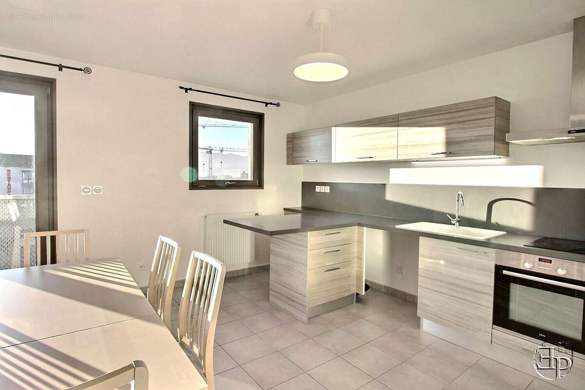 Appartement à VIRY