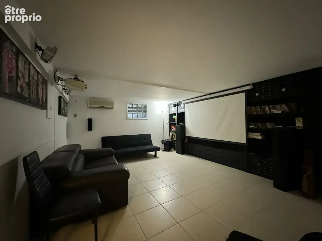 Villa d'architecte 180 m2 avec piscine intérieure chauffée et salle de cinéma - photo 11
