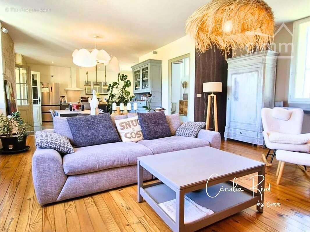 Maison de caractère rénovée avec terrain de plus de 1 300 m² – Reignac (33) - photo 2