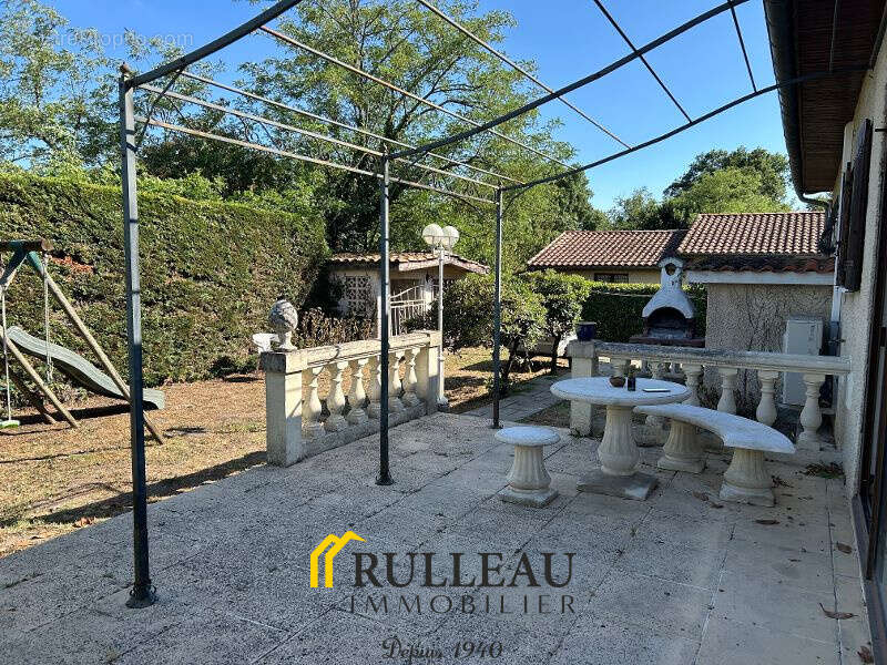 Maison avec garage et beau jardin: proche des commodités - photo 9