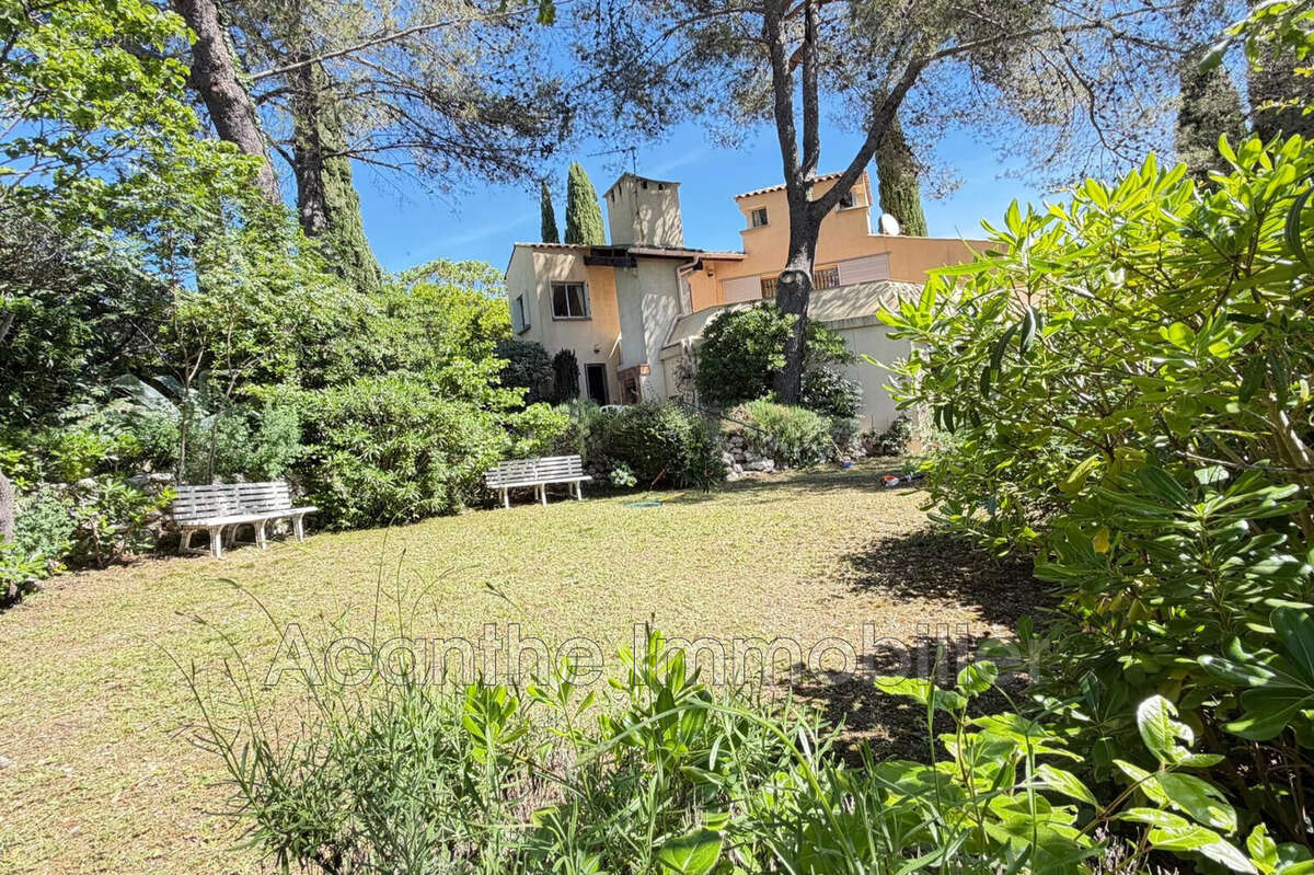 Maison 177 m² à Saint-Clement-De-Riviere  - photo 2