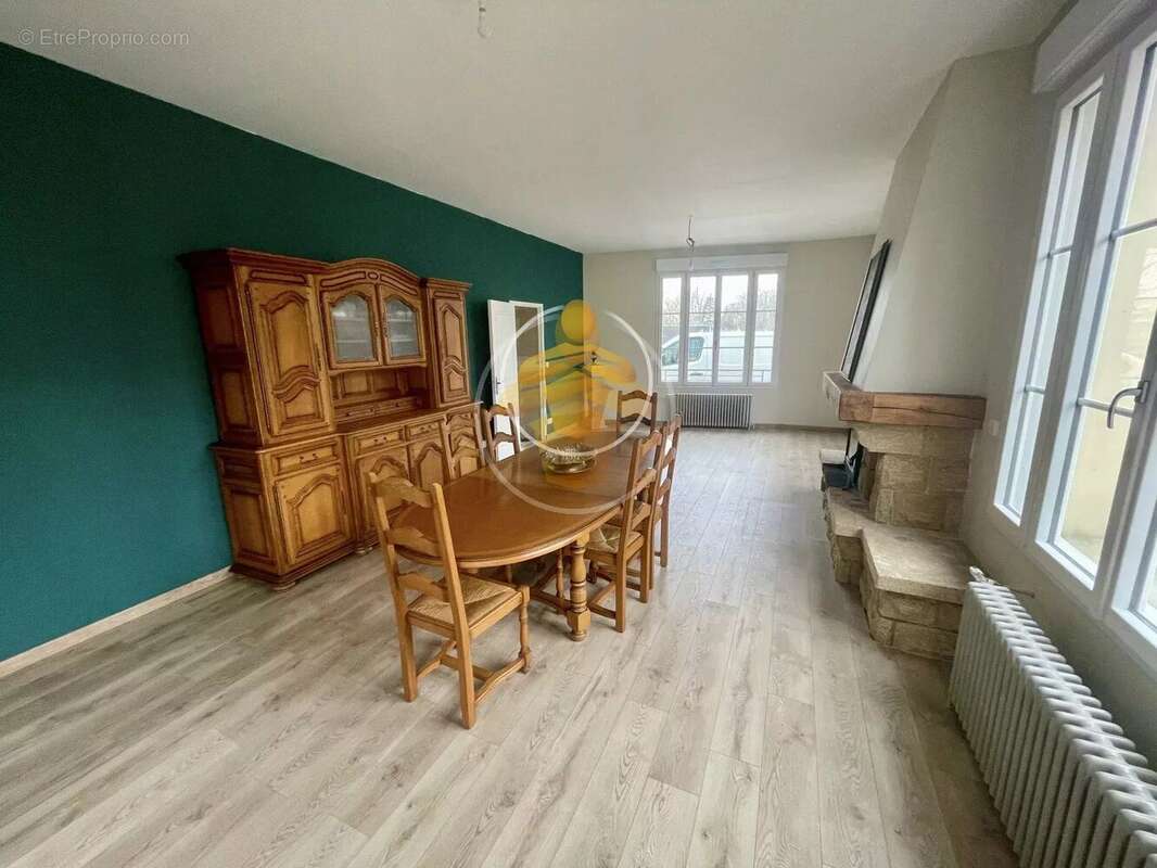 Maison à CHARMES