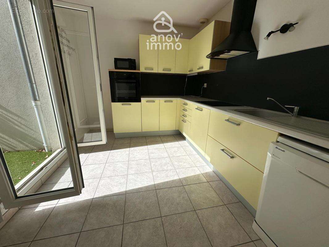 Appartement à MEYZIEU