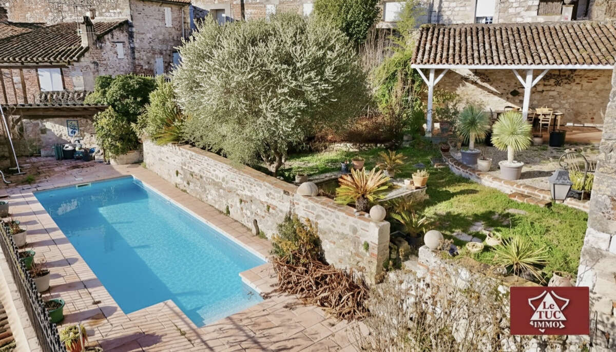 Authentique demeure médiévale avec piscine, jardin et parking privé. - photo 2