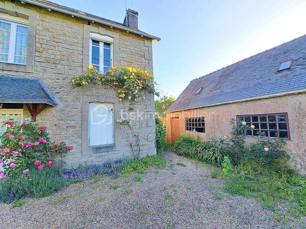 Maison à HUELGOAT