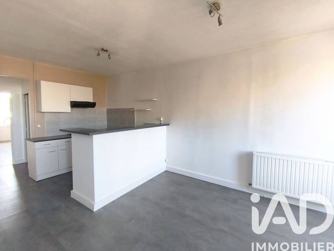 Photo 1 - Appartement à SAINT-GENEST-LERPT