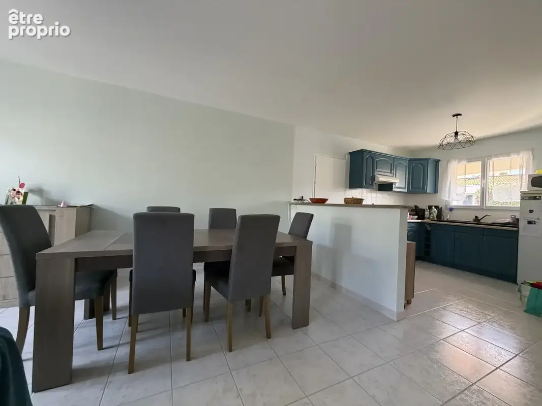 AIZENAY, proche centre, maison de plain-pied, 3 chambres sur 576 m2 de terrain - photo 4