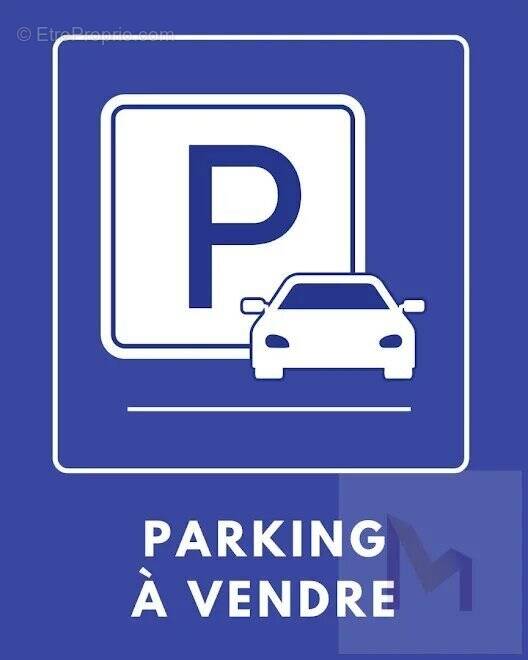 Parking à SAINT-ANDRE-DE-LA-ROCHE