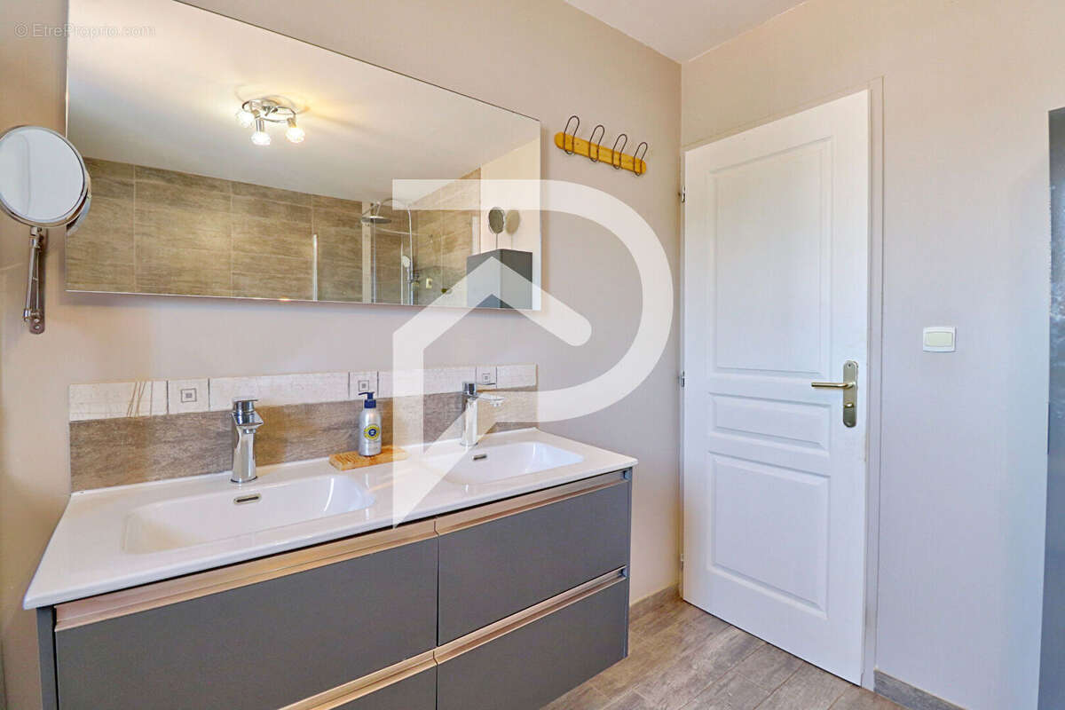 Maison à GREOUX-LES-BAINS