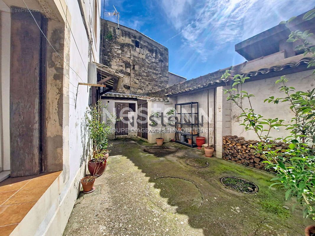 Maison à SAINT-LAURENT-D'AIGOUZE