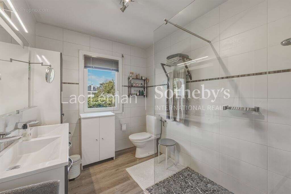 Maison à CHENS-SUR-LEMAN