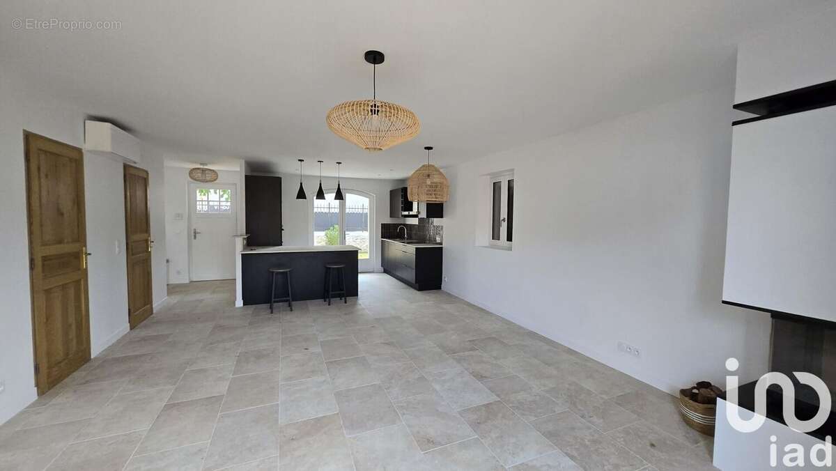 Photo 2 - Maison à LE PUY-SAINTE-REPARADE