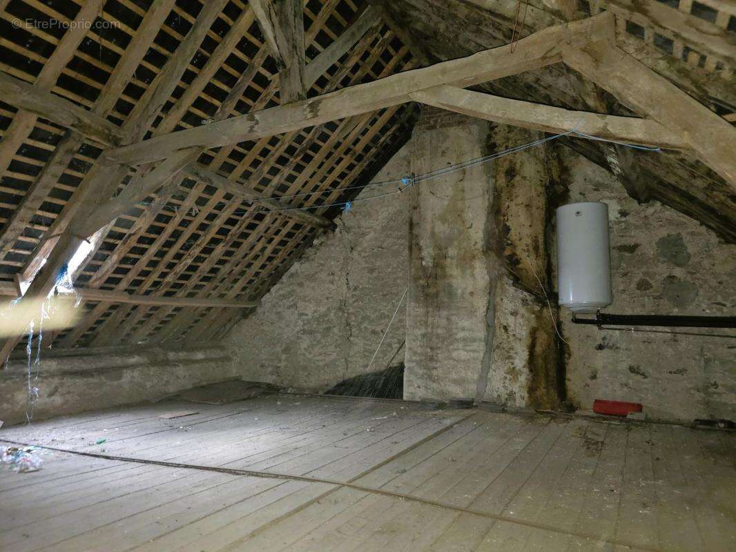 Maison à SAINTE-GEMMES-LE-ROBERT