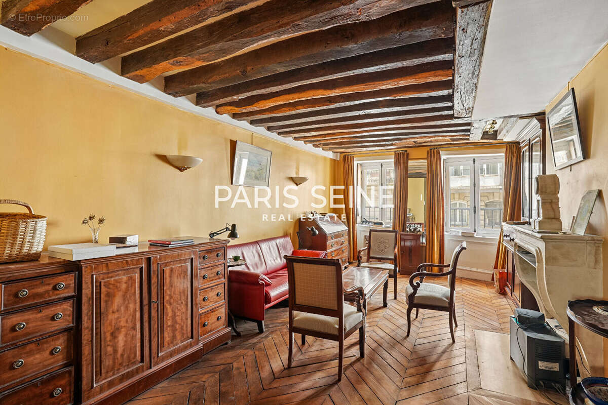 Appartement à PARIS-1E