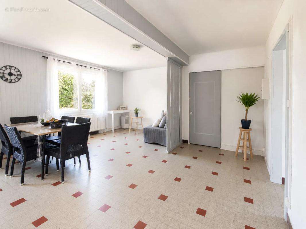 Maison de 280 m² à Perrigny - photo 5