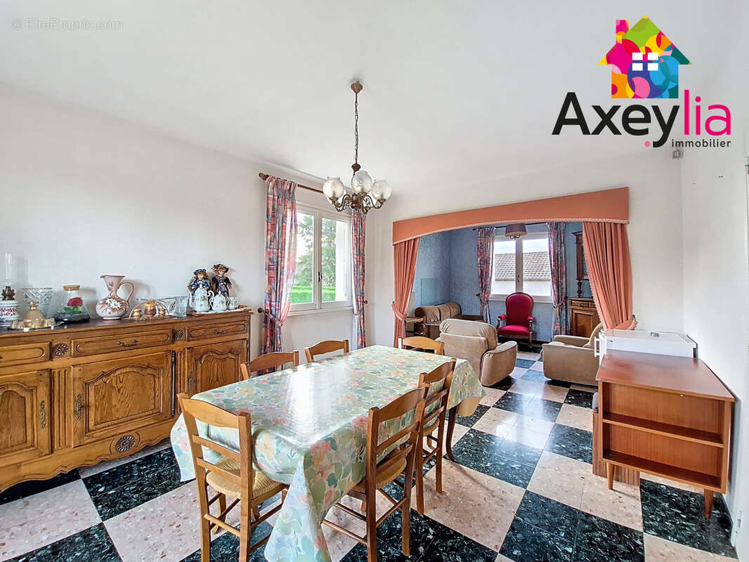 Maison à SAINT-CHRISTOPHE-EN-BRIONNAIS