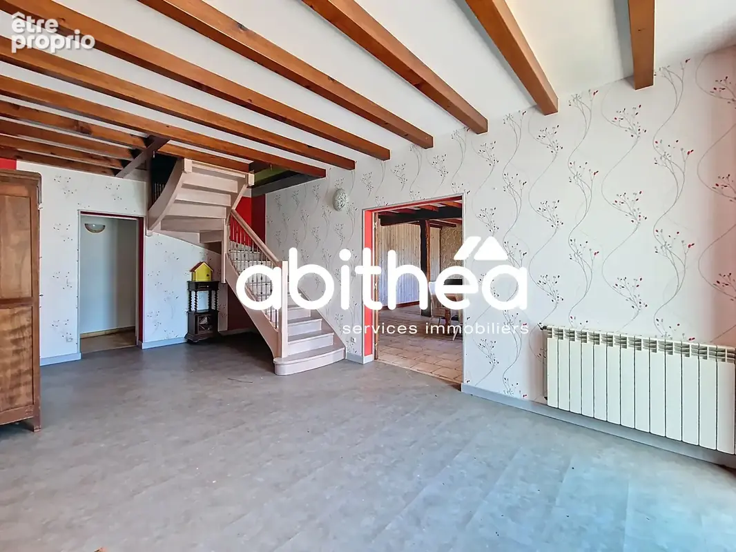 Charentaise  4 chambres  2800m2 de terrain clos  dependances - photo 4