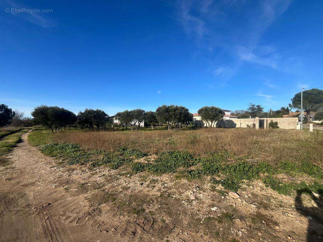 Terrain à UZES
