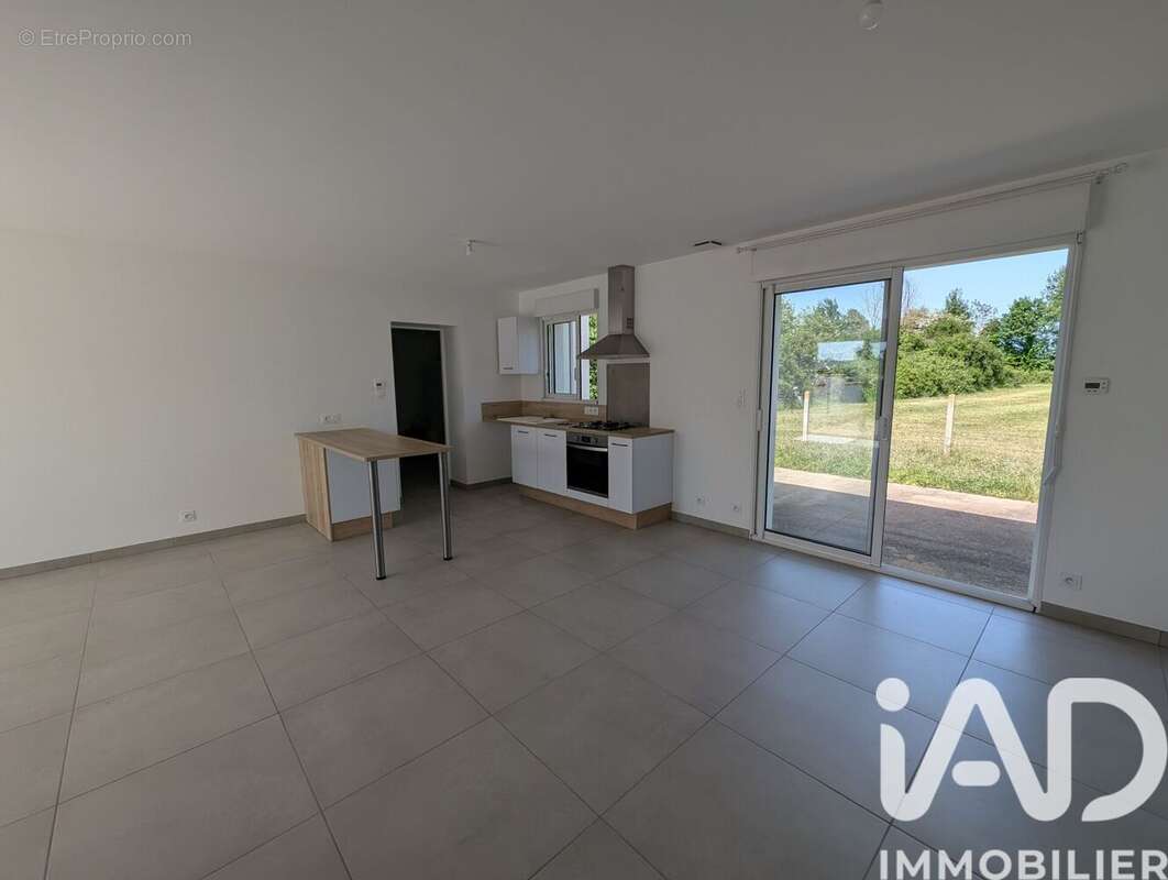 Maison 85 m² à Saint-Simon-De-Pellouaille  - photo 2