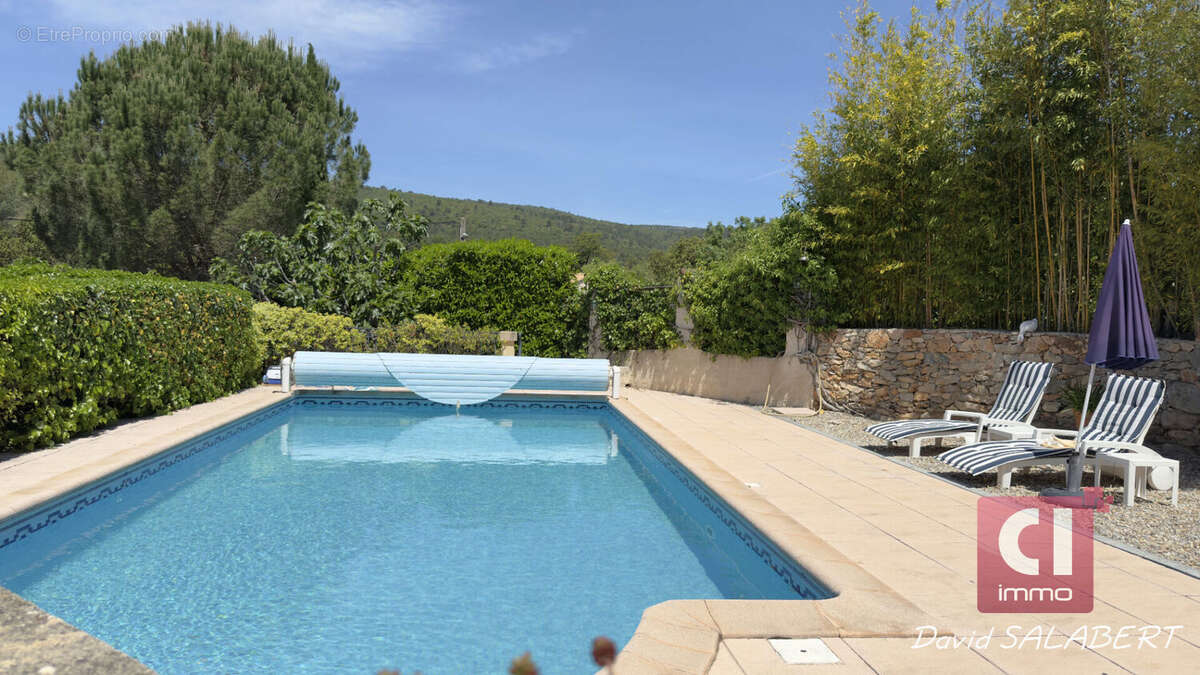 Garéoult -villa familiale de 170 m² avec cinq chambres, piscine et terrain paysager - photo 3