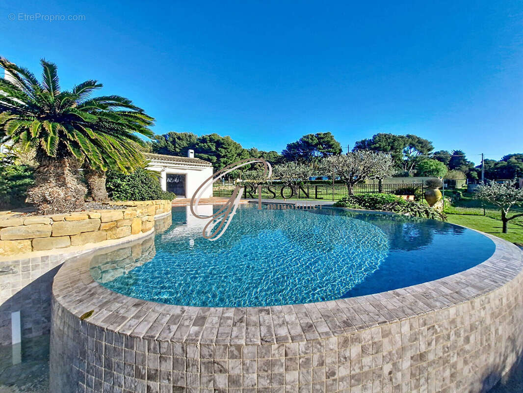 Maison à SIX-FOURS-LES-PLAGES