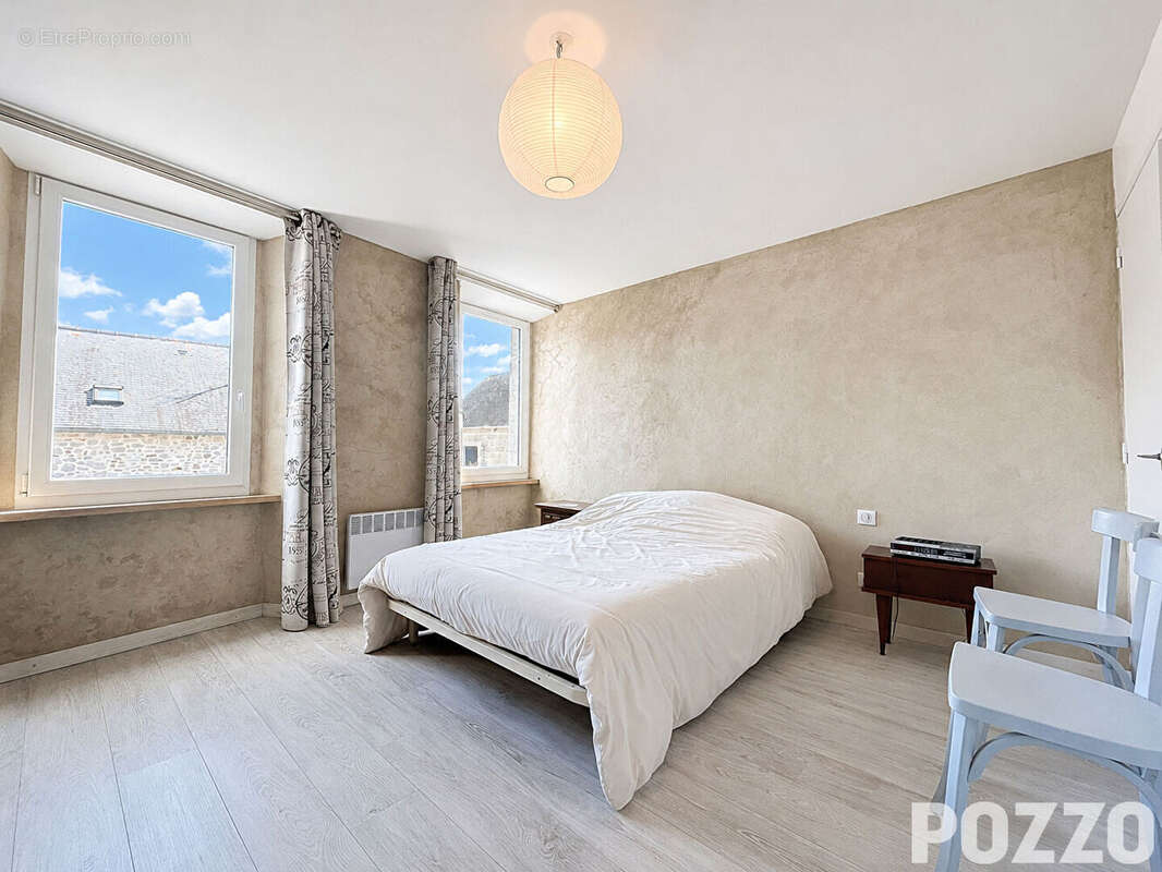 Magnifique longère, 133m2, dépendances, vaste terrain sans vis à vis à regneville sur mer - photo 6