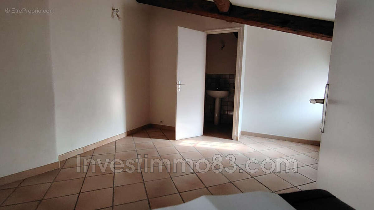 Appartement à CUERS